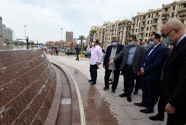 رئيس الوزراء يُتابع من الموقع الموقف النهائي لأعمال تطوير ميدان التحرير