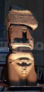 رفع وتثبيت وإضاءة القطع الأثرية الثقيلة علي الدرج العظيم بالمتحف المصري الكبير