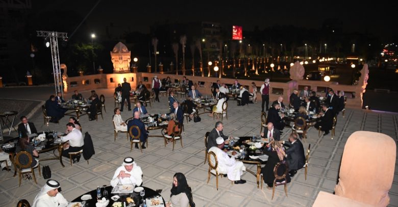 41 سفيرا من دول العالم يزورون قصر البارون امبان ويحضرون حفل عشاء بالحديقة على انغام الموسيقى 