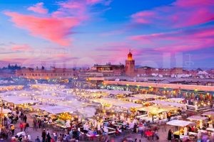 أسواق مراكش الشعبية يستقطب السياح من كل أنحاء العالم