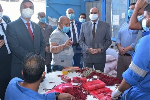 وزير الطيران يتفقد مصنع الصناعات البلاستيكية التابع لشركة مصر للطيران