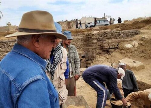 زاهى حواس فى البر الغربى بالأقصر