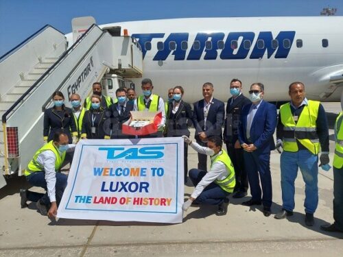 مطاري الأقصر والغردقة الدولى يستقبلا أولى رحلات شركة Tarom الرومانية  3