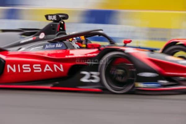 فريق نيسان يشعل المنافسة في أخر جولة من سباق Formula E في مراكش