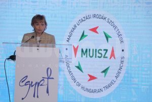 Judith Molnar رئيسة رابطة اتحاد شركات السياحة المجرية