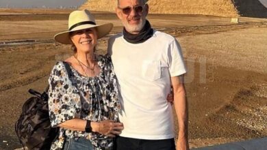 المنثل العالمى توم هانكس برفقة زوجته بمنطقة الأهرامات خلال زيارته الأخيرة لمصر