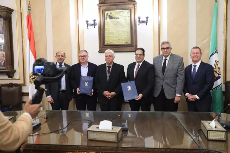 وزير التعليم العالي يشهد توقيع مذكرة تفاهم بين جامعة القاهرة و مختبر خلايا السرطان بجامعة أكسفورد وشركة 1 (1)