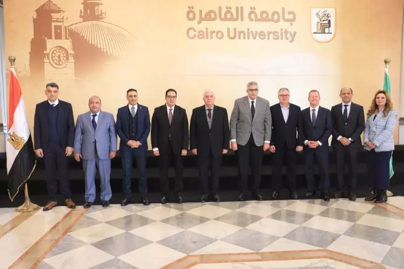 وزير التعليم العالي يشهد توقيع مذكرة تفاهم بين جامعة القاهرة و مختبر خلايا السرطان بجامعة أكسفورد وشركة 1 (2)