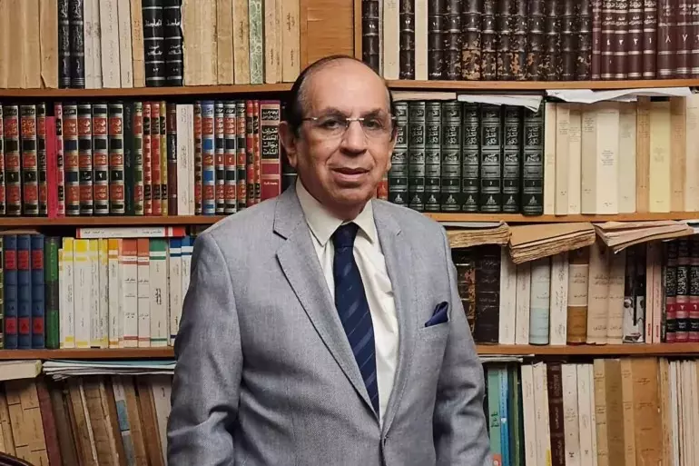 الدكتور أيمن فؤاد سيد هو أستاذ التاريخ والحضارة الإسلامية ومدير مركز المخطوطات بجامعة الأزهر 1