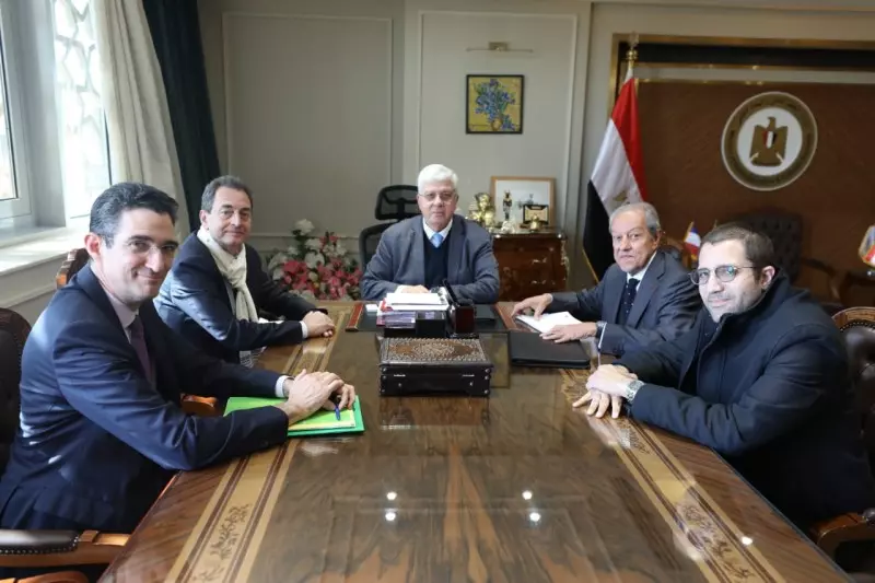 وزير التعليم العالي يبحث مع السفير الفرنسي ورئيس الجامعة الفرنسية سبل تعزيز التعاون