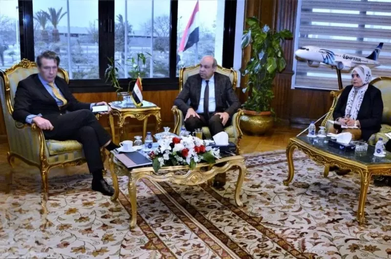 وزير الطيران المدنى يبحث مع  المدير التنفيذى للبنك الأوروبي لإعادة الإعمار والتنمية لمنطقة جنوب وشرق البحر المتوسط سبل التعاون المشترك 3