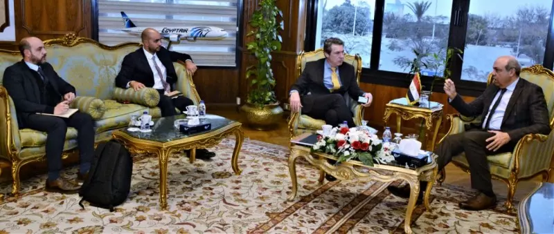 وزير الطيران المدنى يبحث مع  المدير التنفيذى للبنك الأوروبي لإعادة الإعمار والتنمية لمنطقة جنوب وشرق البحر المتوسط سبل التعاون المشترك