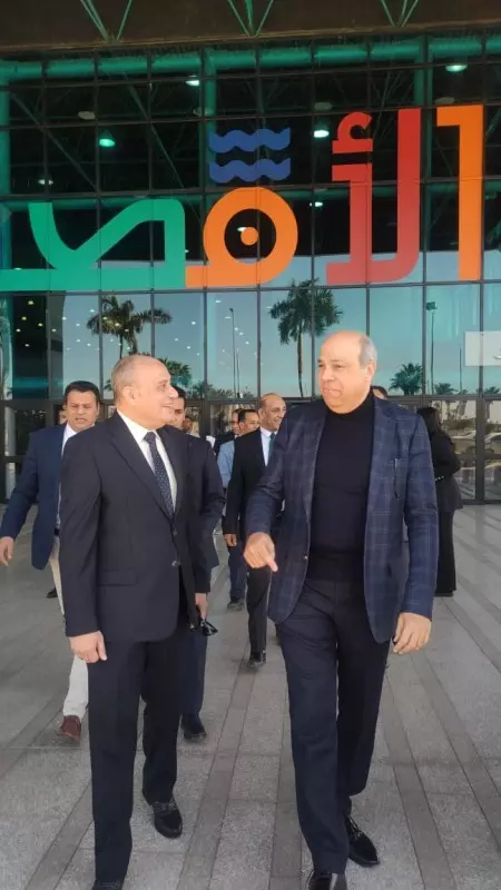 استقبال رسمي وحفاوة ببعثة الأهلي في مطار الأقصر الدولي إستعداداً لإحتفالية كأس العالم للأندية. 1