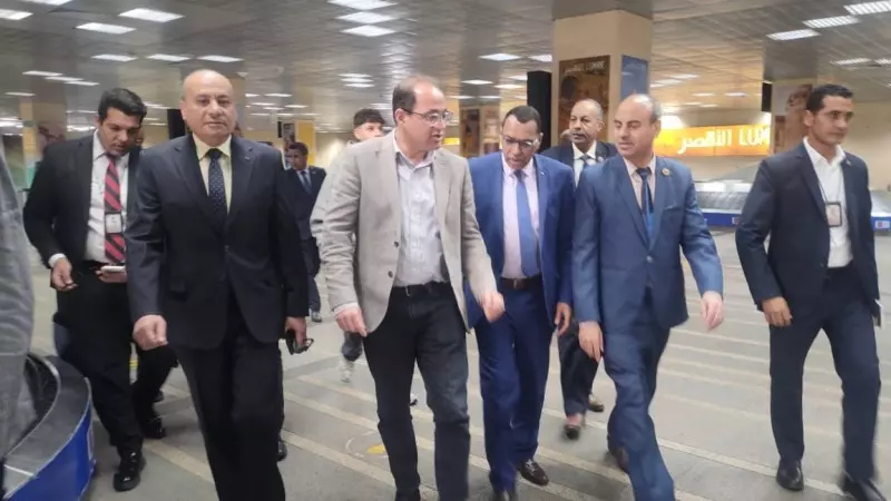 استقبال رسمي وحفاوة ببعثة الأهلي في مطار الأقصر الدولي إستعداداً لإحتفالية كأس العالم للأندية. 6