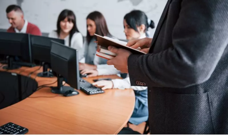 تدريب العاملين ب<a href=