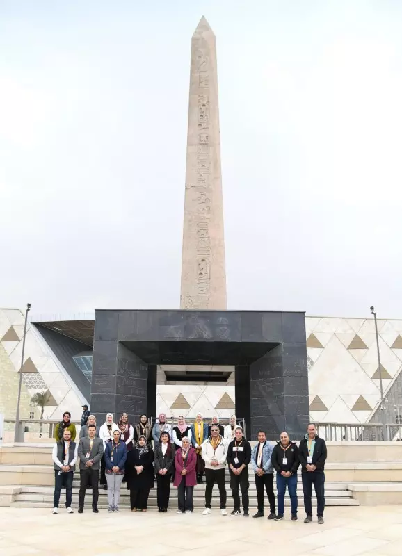 برنامج تدريبي عن مبادئ وأساسيات الإتيكيت المهني للعاملين بالمتحف المصري الكبير