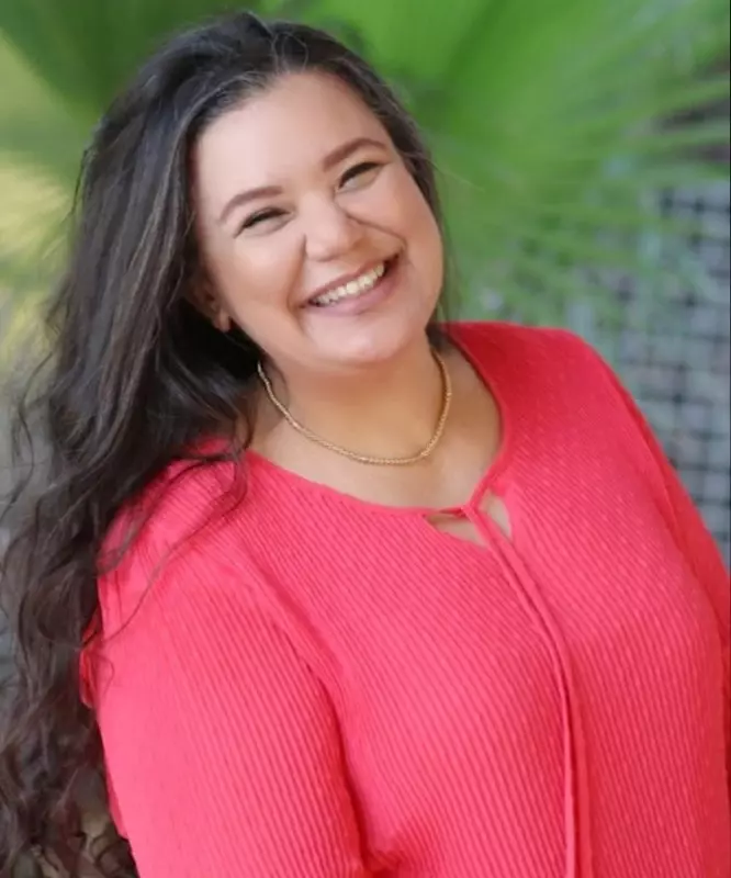 الدكتورة أميمة مصطفى مجاهد الشال، عميد كلية الآثار والإرشاد السياحي بجامعة مصر، "