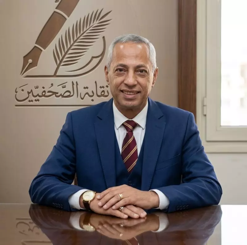 الكاتب الصحفى " محمود الشيخ "