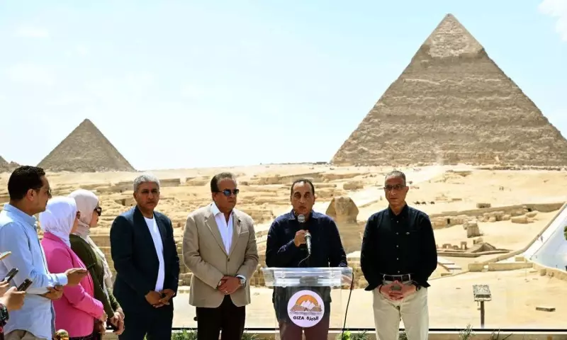 الدكتور مصطفى مدبولى رئيس مجلس الوزراء خلال زيارته لمنطقة نزلة السمان