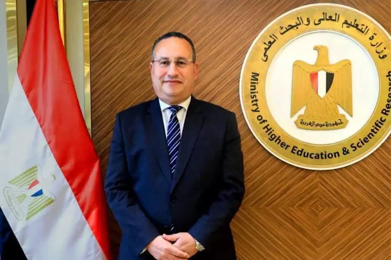 الدكتور عبدالعزيز قنصوة، وزير التعليم العالي والبحث العلمي